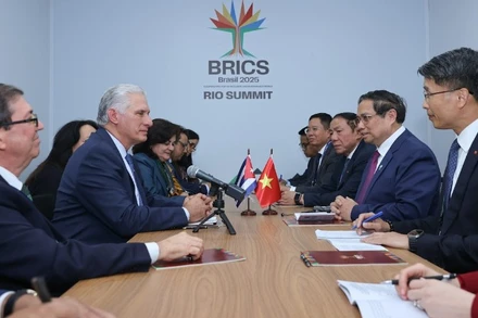 Thủ tướng Chính phủ Phạm Minh Chính hội kiến Bí thư thứ nhất, Chủ tịch nước Cuba Miguel Diaz Canel. (Ảnh: Nhật Bắc/VGP)