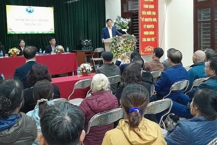 Bí thư Đảng ủy phường Long Biên Nguyễn Mạnh Hà phát biểu tại buổi sinh hoạt chi bộ tổ dân phố 30.