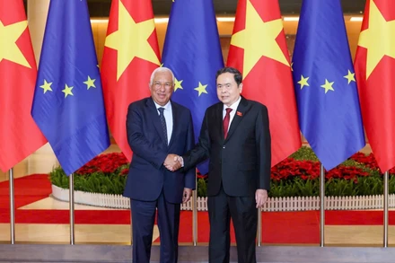 Chủ tịch Quốc hội Trần Thanh Mẫn và Chủ tịch Hội đồng châu Âu Antonio Costa. (Ảnh: DUY LINH)