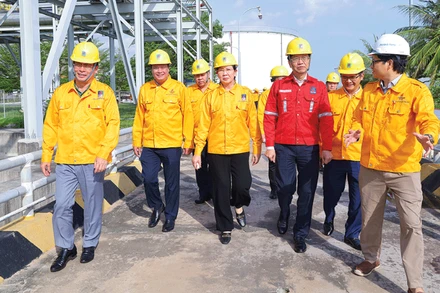 Đoàn công tác của Đảng ủy Chính phủ khảo sát hoạt động mô hình tổ chức Đảng tại Petrovietnam.