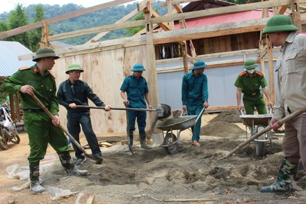 Đại Hội Đảng Toàn Quốc Lần Thứ Xiv - Trang 1 Ra Quân Hỗ Trợ Xóa Nhà Tạm Cho Hộ Nghèo Tại Xã Cao Minh, Tỉnh Thái Nguyên. (Ảnh: Tuấn Sơn)