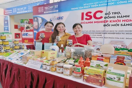 Hoạt động trưng bày, giới thiệu sản phẩm khoa học, công nghệ của Hải Phòng nhằm hỗ trợ doanh nghiệp khởi nghiệp. (Ảnh: HÀ LINH)