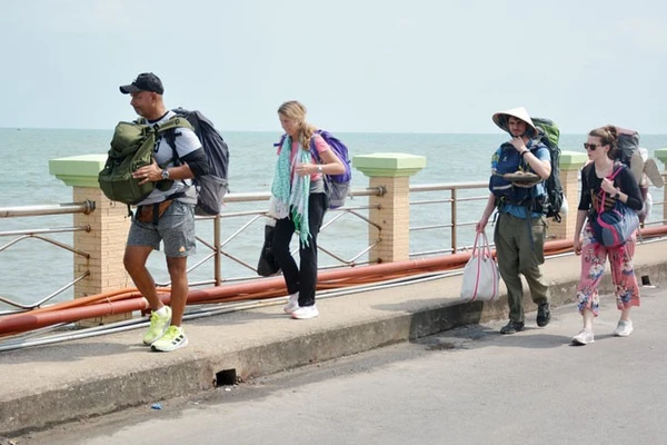 Khách du lịch nước ngoài tại Phú Quốc.