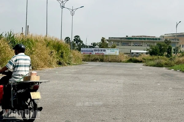 Đường vào khu Trung tâm Y học hạt nhân và Xạ trị (thuộc Bệnh viện Ung bướu Kiên Giang). 