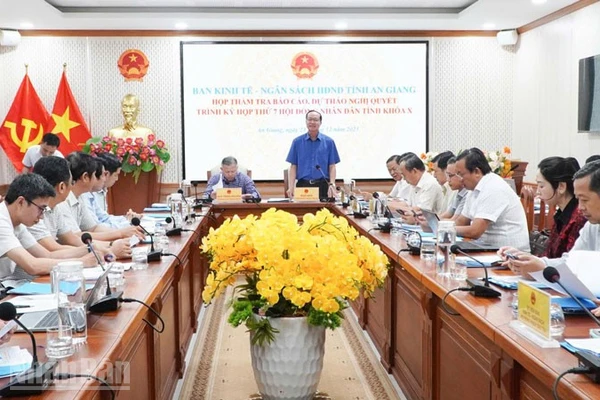 Quang cảnh cuộc họp. 