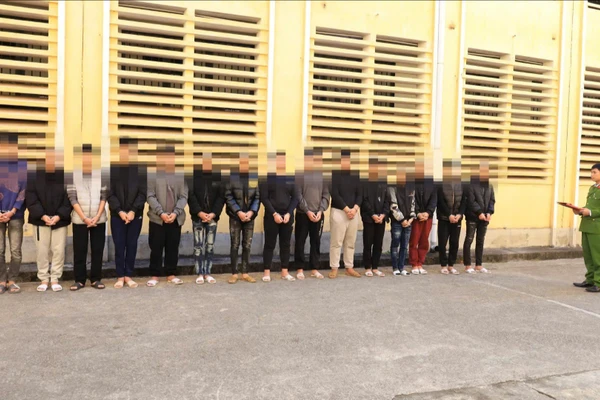 Các đối tượng tại cơ quan Công an.