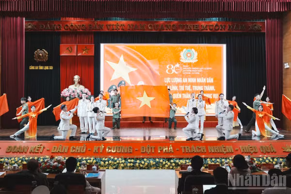 Tiết mục văn nghệ tại Lễ Kỷ niệm.