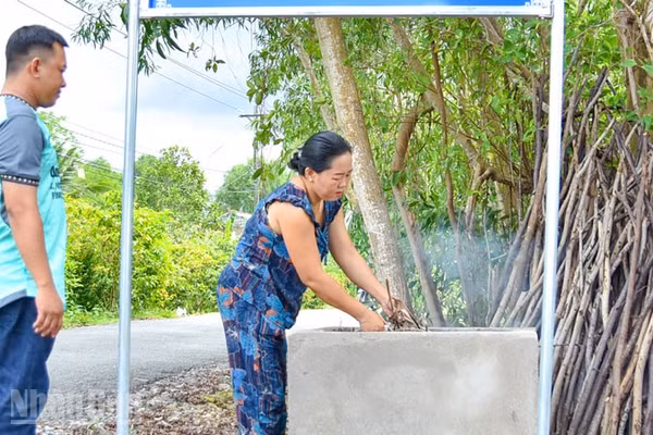 Mô hình lò đốt rác hộ gia đình tại vùng U Minh Thượng giúp giải quyết bài toán môi trường nông thôn.