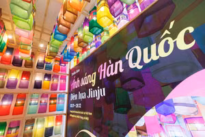 Không gian triển lãm Ánh sáng Hàn Quốc: Đèn lụa Jinju.