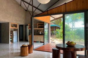 Không gian bên trong Túp House (tỉnh Thanh Hóa) thoáng mát, gọn gàng, hòa hợp thiên nhiên. 