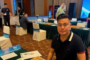 Kỳ thủ Lại Lý Huynh.