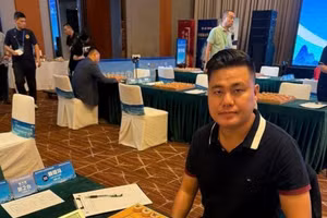 Kỳ thủ Lại Lý Huynh.