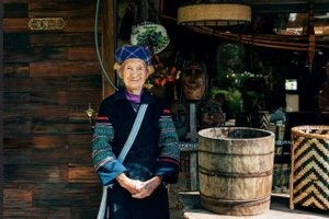 Cụ Rua luôn giữ dáng vẻ khiêm nhường, ánh mắt và nụ cười tươi. Ảnh: Cao Giang