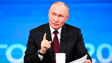 Tổng thống Nga Vladimir Putin trả lời câu hỏi trong cuộc họp báo. (Ảnh: KREMLIN:RU)