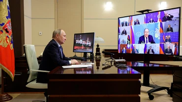 Tổng thống Nga Vladimir Putin họp trực tuyến với các thành viên thường trực của Hội đồng An ninh Nga. (Ảnh: KREMLIN.RU)