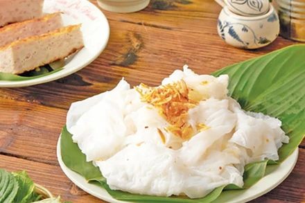 Bánh cuốn Thanh Trì gốc là món bánh không nhân, thanh đạm.