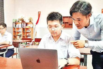 Học sinh Trường THPT chuyên Lê Hồng Phong, Thành phố Hồ Chí Minh học môn trí tuệ nhân tạo.