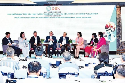 Các chuyên gia bàn thảo về đưa học phần vắc-xin vào giảng đường y khoa.