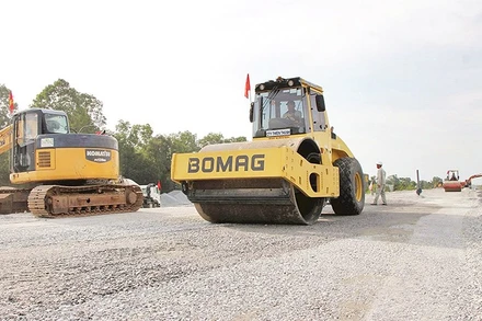 Tiến độ thi công Dự án thành phần 3 thuộc Dự án cao tốc Châu Đốc-Cần Thơ-Sóc Trăng (trục ngang giai đoạn 1) đang được đẩy nhanh.