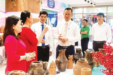 Tham quan, trải nghiệm gốm Bàu Trúc của người Chăm ở tỉnh Khánh Hòa.