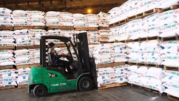 Kho sản phẩm phân đạm ure Phú Mỹ của Tổng công ty Phân bón và Hoá chất Dầu khí (PVFCCo). (Ảnh: TTXVN)