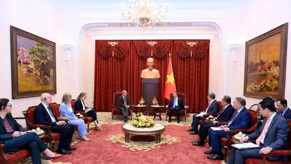Tổng Bí thư, Chủ tịch nước Tô Lâm tiếp Đại sứ Đặc mệnh toàn quyền Vương quốc Bỉ tại Việt Nam Karl Van Den Bossche chào từ biệt, kết thúc nhiệm kỳ công tác. (Ảnh: ĐĂNG KHOA)