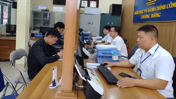 Cơ quan chức năng tích cực cải cách hành chính, phục vụ nhân dân. (Ảnh: VĂN HỌC)