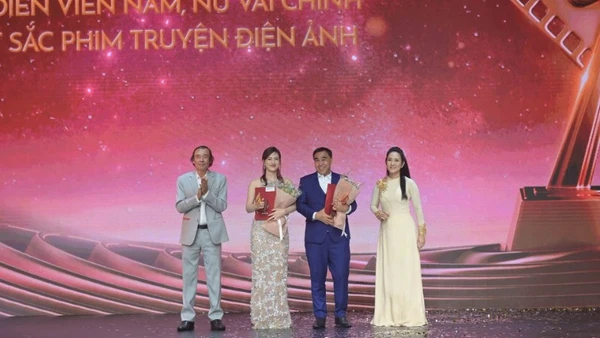 Trao giải nam, nữ diễn viên chính xuất sắc phim truyện điện ảnh tại Giải thưởng Cánh diều năm 2024.