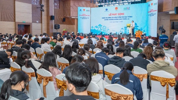 Quang cảnh lễ phát động.