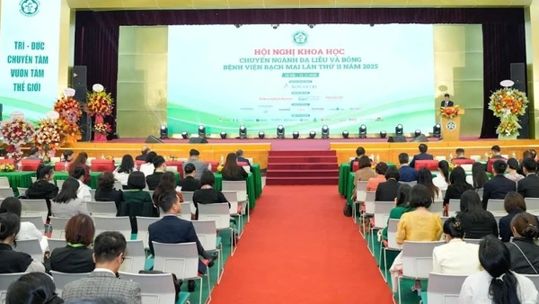 Quang cảnh Hội nghị khoa học chuyên ngành da liễu và bỏng.