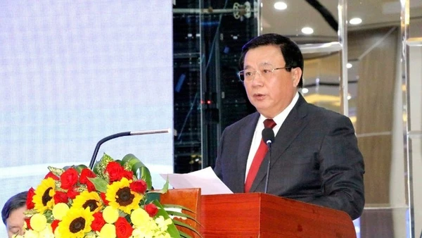 Đồng chí Nguyễn Xuân Thắng, Ủy viên Bộ Chính trị, Chủ tịch Hội đồng Lý luận Trung ương, Giám đốc Học viện Chính trị Quốc gia Hồ Chí Minh phát biểu tại hội thảo. 