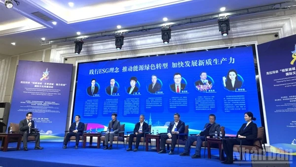 Toàn cảnh hội thảo diễn ra tại thành phố Karamay, Khu tự trị Tân Cương, Trung Quốc.