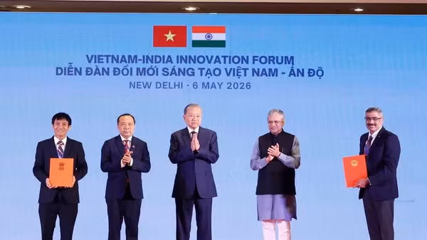 Tổng Bí thư, Chủ tịch nước Tô Lâm chứng kiến trao các văn kiện, thỏa thuận hợp tác giữa 2 nước. (Ảnh: Thống Nhất/TTXVN)
