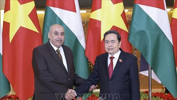 Chủ tịch Quốc hội Trần Thanh Mẫn và Chủ tịch Hạ viện Vương quốc Hashemite Jordan Mazen Turki El Qadi. (Ảnh: DOÃN TẤN/TTXVN)