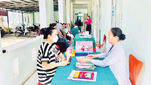 Chiến dịch truyền thông lồng ghép cung cấp dịch vụ dân số tại trung tâm dân số Quảng Trị (cũ).