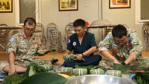 [Video] Các chiến sĩ “mũ nồi xanh” chuẩn bị đón Tết