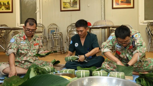[Video] Các chiến sĩ “mũ nồi xanh” chuẩn bị đón Tết