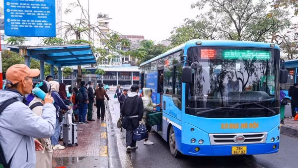 Trong 9 ngày nghỉ Tết Nguyên đán 2026, hệ thống xe buýt của Tổng công ty Vận tải Hà Nội đã vận chuyển miễn phí 360.975 lượt hành khách.