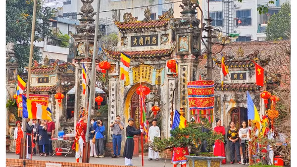 Làng Triều Khúc (nay thuộc phường Thanh Liệt, Hà Nội).