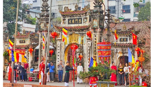 Làng Triều Khúc (nay thuộc phường Thanh Liệt, Hà Nội).