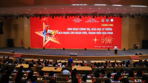 Buổi chiếu “Tổ quốc trong tim: The Concert Film” tại Học viện Chính sách và Phát triển 