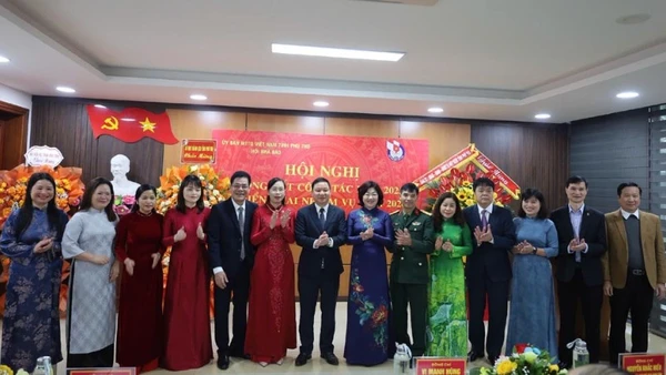 Ban Chấp hành lâm thời Hội Nhà báo tỉnh Phú Thọ sau sáp nhập ra mắt.