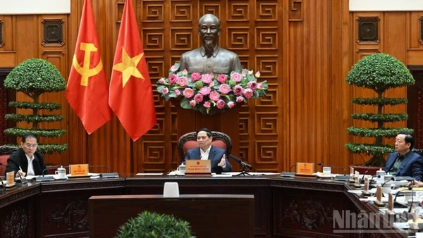 Thủ tướng Phạm Minh Chính chủ trì cuộc họp của Thường trực Chính phủ về công tác chuẩn bị cho lễ khánh thành, khởi công các dự án, công trình trọng điểm ngày 19/12. (Ảnh: TRẦN HẢI)