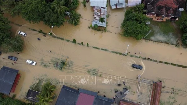 Cảnh ngập lụt sau những trận mưa lớn tại tỉnh Aceh, Indonesia. (Ảnh: THX/TTXVN)