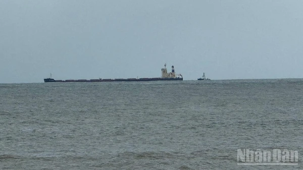 Tàu Star Bueno đang neo cách cảng Kỳ Hà 2 hải lý.