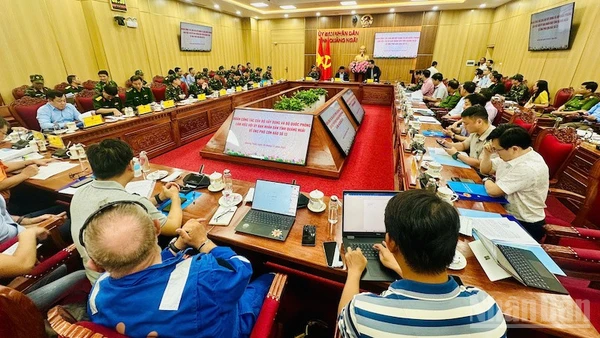 Đoàn công tác của Bộ Xây dựng và Bộ Quốc phòng làm việc với tỉnh Quảng Ngãi và các đơn vị.