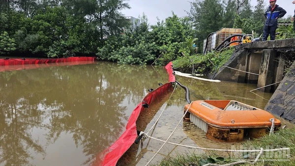 Các đơn vị tập trung nhiều biện pháp xử lý sự cố tràn dầu ra môi trường.