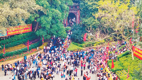 Đền Hùng - nơi hội tụ tâm linh của người Việt.