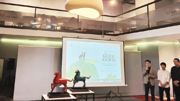 Tác phẩm trong bộ sưu tập điêu khắc sơn mài “Ngựa” của họa sĩ Ngô Đức Lâm tại Lam Phong Studio.