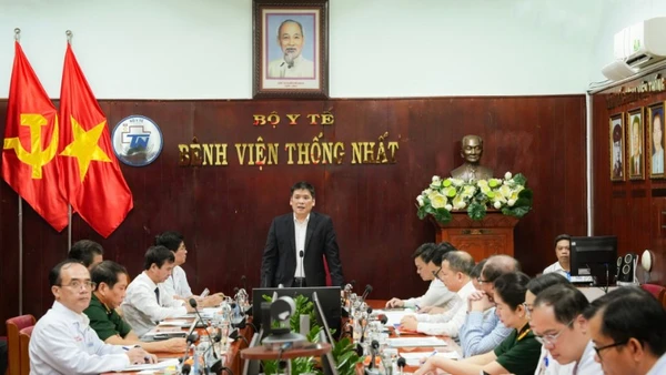 Phó Trưởng Ban tổ chức Trung ương Nguyễn Thanh Bình làm việc tại Bệnh viện Thống Nhất.